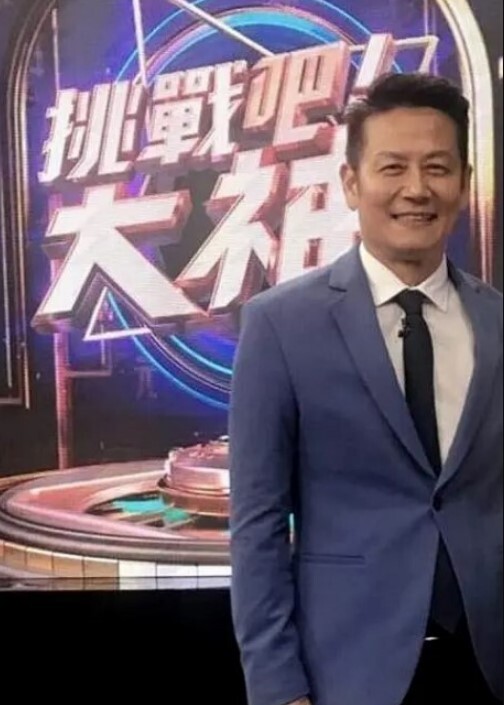 我继姐的闺蜜想在家庭度假时做爱 - 色吧AV